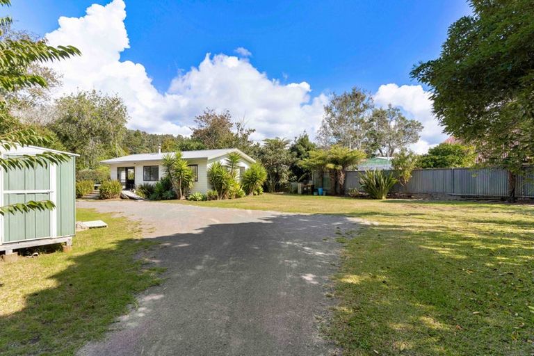 Photo of property in 112 Mckellar Place, Whangamata, 3620