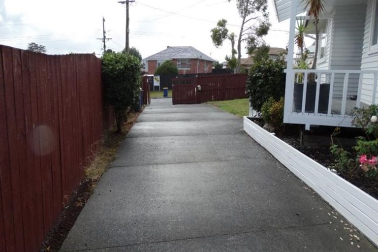 Photo of property in 2 Geordie Street, Henderson, Auckland, 0612