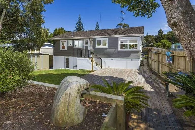 Photo of property in 12 Halberg Street, Glenfield, Auckland, 0629