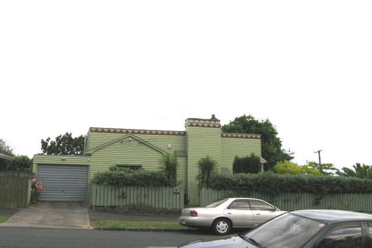 Photo of property in 1/4 Tui Street, Point Chevalier, Auckland, 1022
