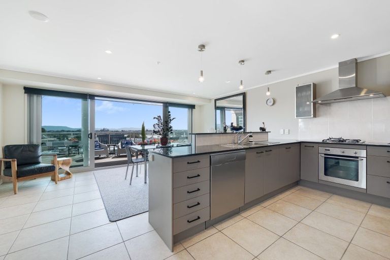 Photo of property in 15/72a Devonport Road, Tauranga, 3110