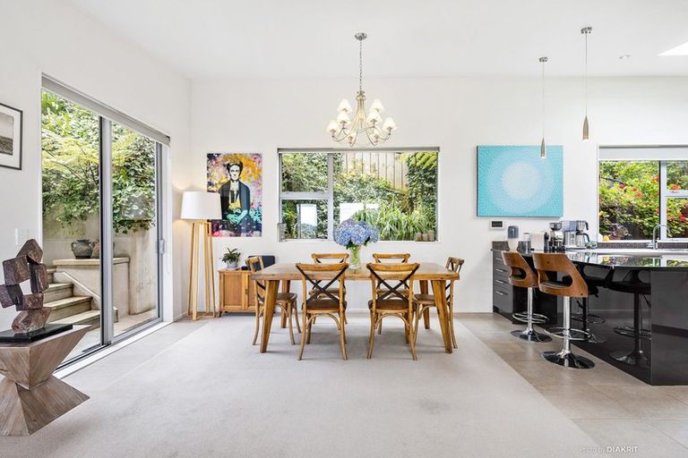 Photo of property in 35 Finnimore Terrace, Vogeltown, Wellington, 6021