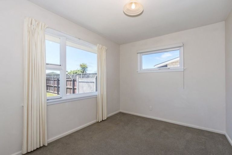 Photo of property in 18 Eglinton Street, Avondale, Christchurch, 8061