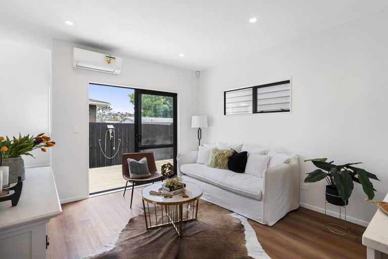 Photo of property in 21b Pipitea Place, Massey, Auckland, 0614