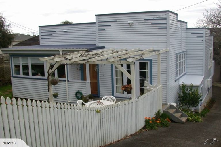 Photo of property in 10 Symonds Street, Onehunga, Auckland, 1061
