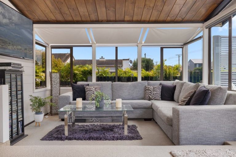 Photo of property in 32 Karewa Parade, Papamoa Beach, Papamoa, 3118