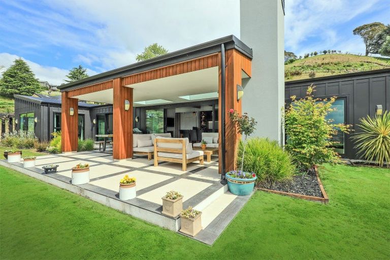 Photo of property in 1 Te Roera Drive, Taradale, Napier, 4112