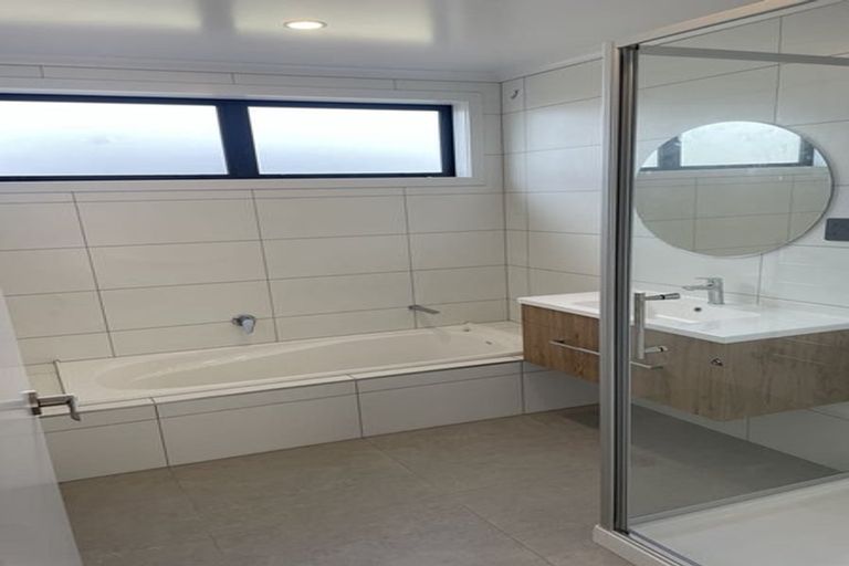 Photo of property in 88 Metoriti Crescent, Karaka, 2124