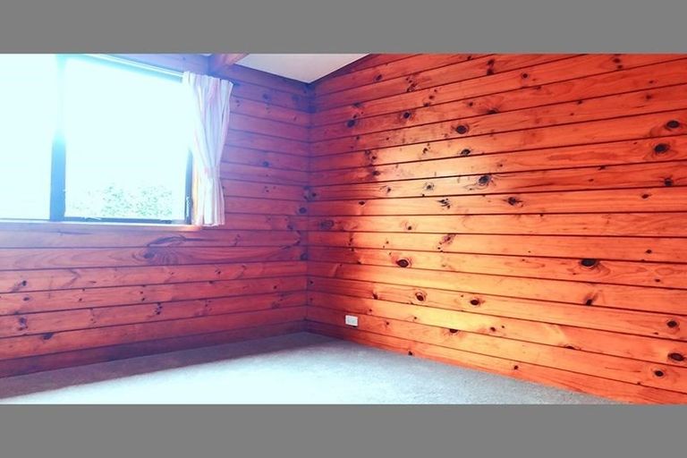 Photo of property in 2/49 Larnoch Road, Henderson, Auckland, 0610