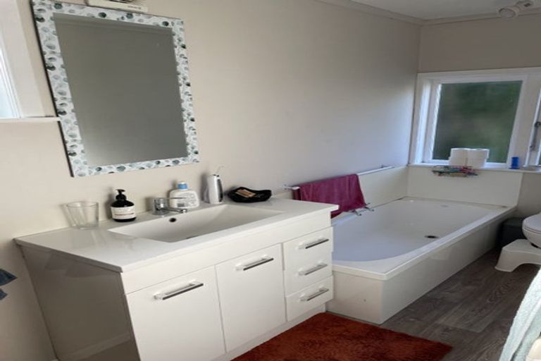 Photo of property in 19 Petherick Crescent, Johnsonville, Wellington, 6037