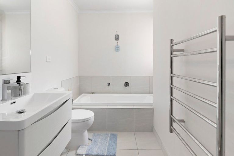 Photo of property in 11 Manawaroa Close, Grandview Heights, Hamilton, 3200