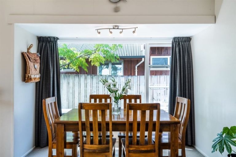 Photo of property in 17 Gladstone Road, Northcote, Auckland, 0627