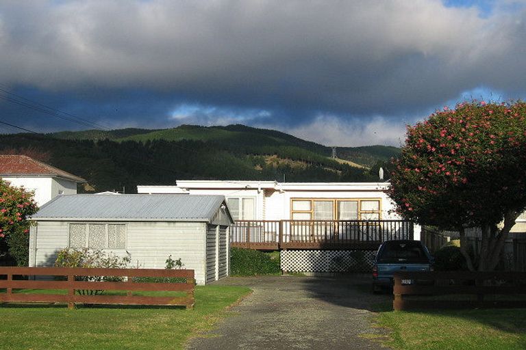 Photo of property in 22 Moana Road, Paraparaumu, 5032