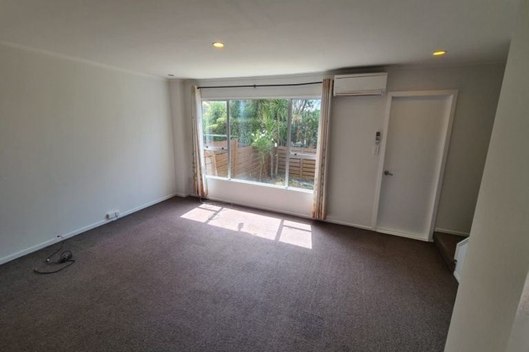 Photo of property in 7 Hollydale Grove, Churton Park, Wellington, 6037