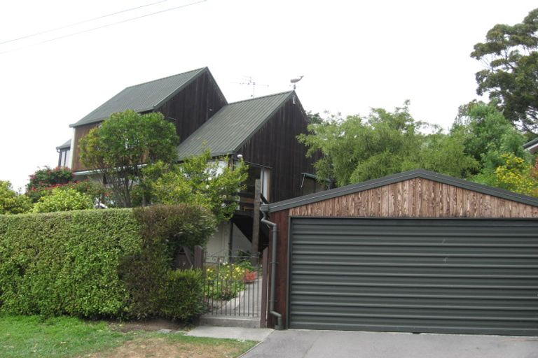 Photo of property in 19 Moncks Spur Road, Redcliffs, Christchurch, 8081