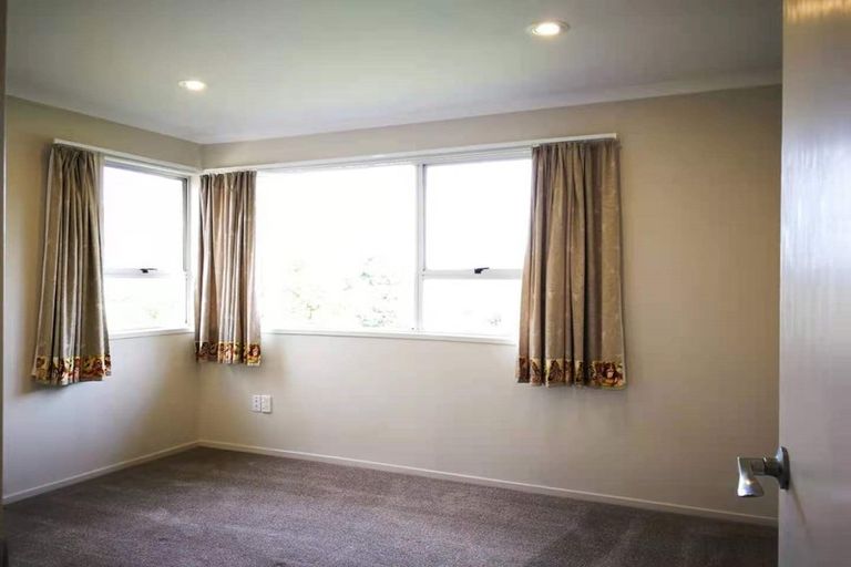 Photo of property in 34 Lavery Place, Sunnynook, Auckland, 0632