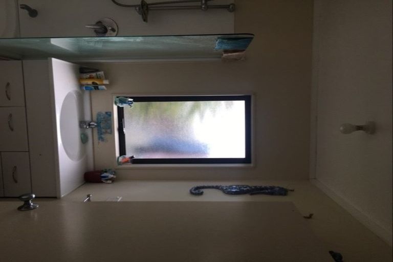 Photo of property in 13a Etherton Drive, Weymouth, Auckland, 2103