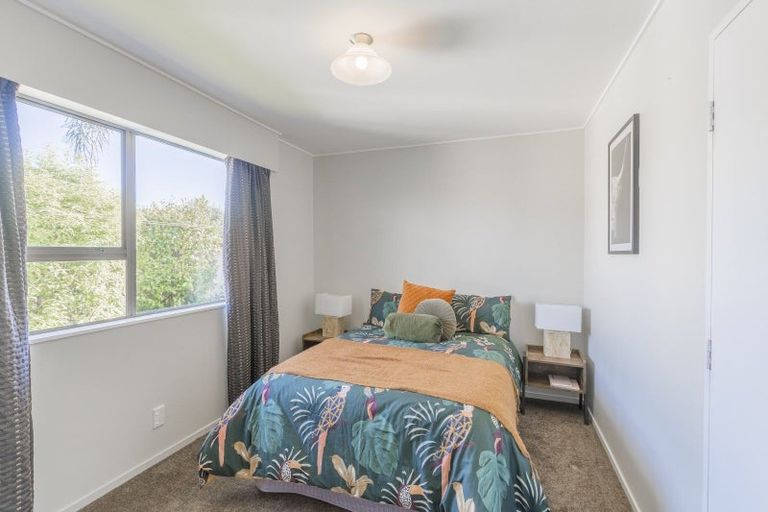 Photo of property in 15 Rosebank Grove, Waikanae, 5036