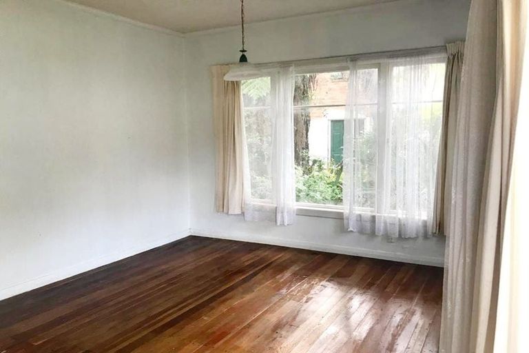 Photo of property in 233 Portage Road, Green Bay, Auckland, 0604