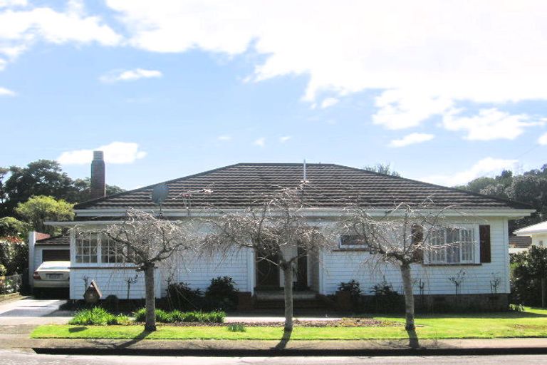 Photo of property in 17 Shortland Street, Regent, Whangarei, 0112