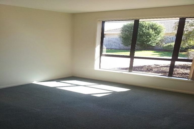 Photo of property in 18 Amoka Crescent, Parklands, Christchurch, 8083