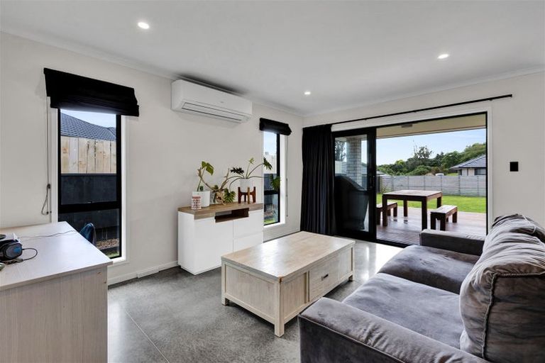 Photo of property in 15 Frederick Place, Whalers Gate, New Plymouth, 4310