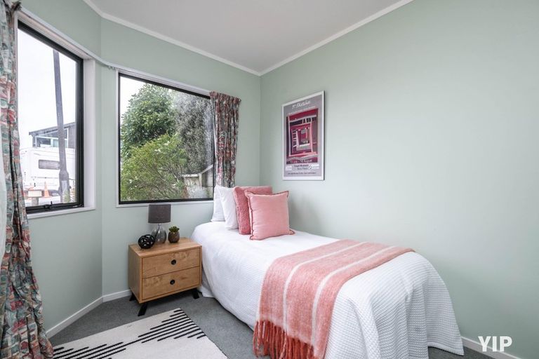 Photo of property in 4 Meadowcroft Grove, Johnsonville, Wellington, 6037