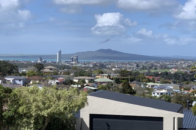 Photo of property in 8 Speedy Crescent, Hillcrest, Auckland, 0627