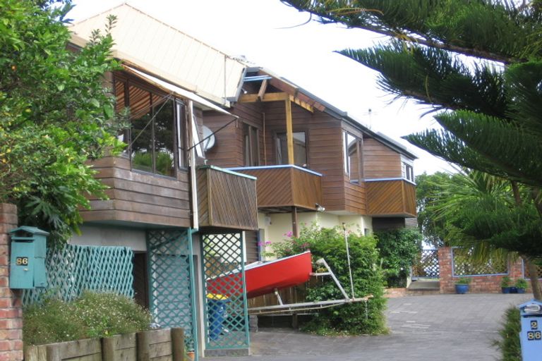 Photo of property in 2/86 Island Bay Road, Beach Haven, Auckland, 0626