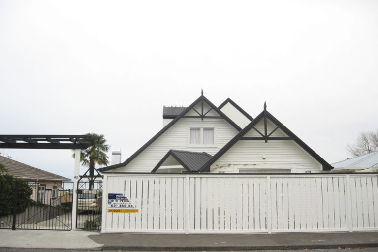 Photo of property in 60 Napier Terrace, Hospital Hill, Napier, 4110
