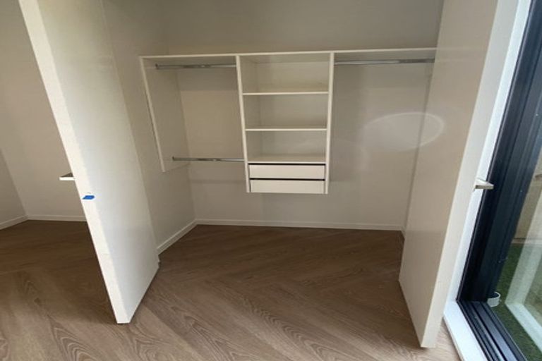 Photo of property in 2/11 Lewis Road, Pakuranga, Auckland, 2010