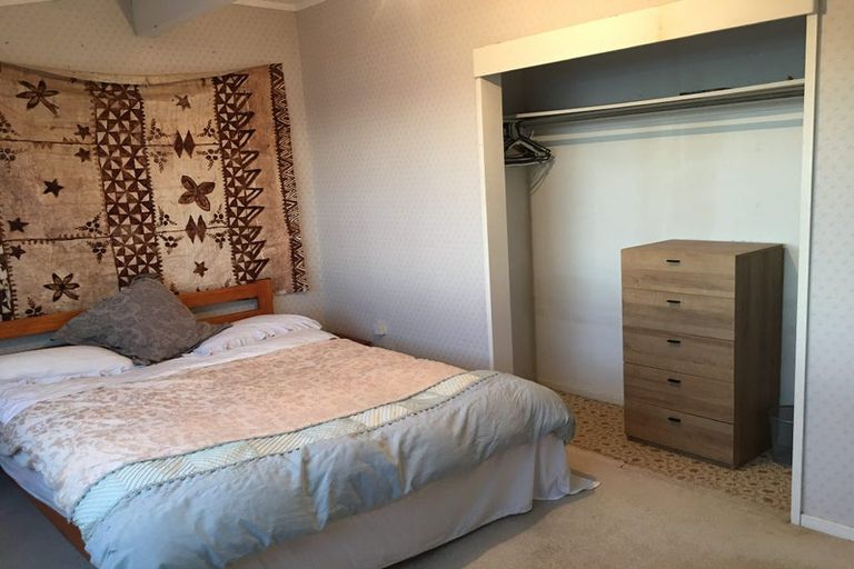 Photo of property in 2/30 Lyall Parade, Lyall Bay, Wellington, 6022