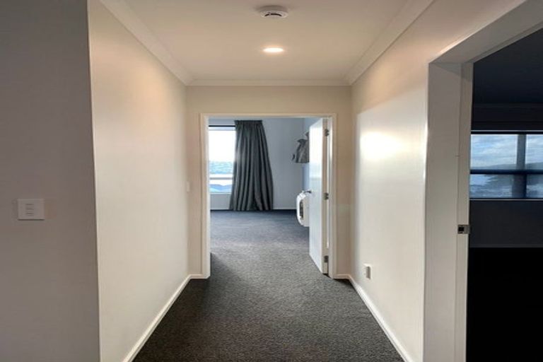 Photo of property in 27 Waitaria Terrace, Aotea, Porirua, 5024