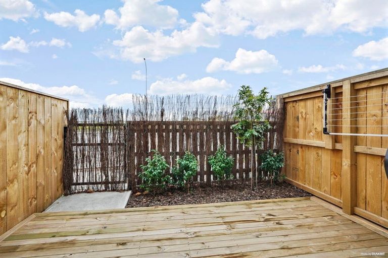 Photo of property in 93 Waipuhinui Way, Wiri, Auckland, 2104