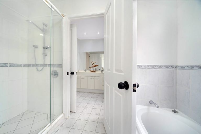 Photo of property in 8 Coupland Court, Glendene, Auckland, 0602