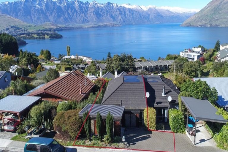 Photo of property in 49b Wynyard Crescent, Fernhill, Queenstown, 9300