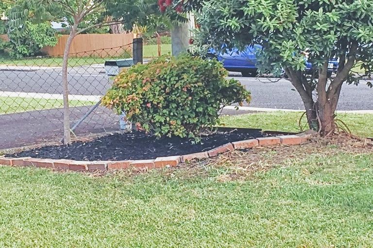 Photo of property in 28 Woodford Avenue, Henderson, Auckland, 0610