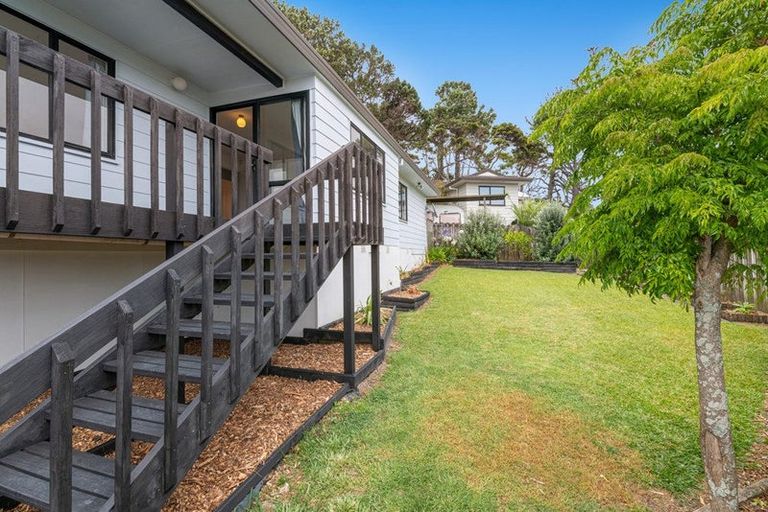 Photo of property in 1/25 Jumento Place, Unsworth Heights, Auckland, 0632