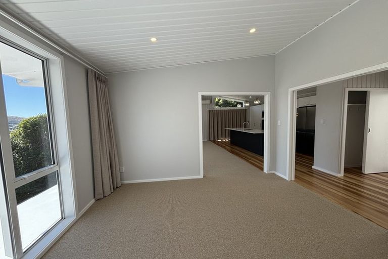 Photo of property in 42 Versailles Street, Karori, Wellington, 6012