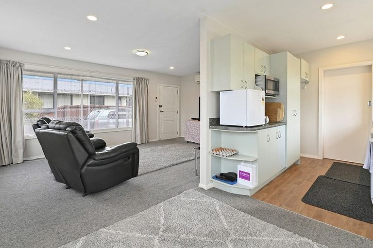 Photo of property in 67 Farquhars Road, Redwood, Christchurch, 8051