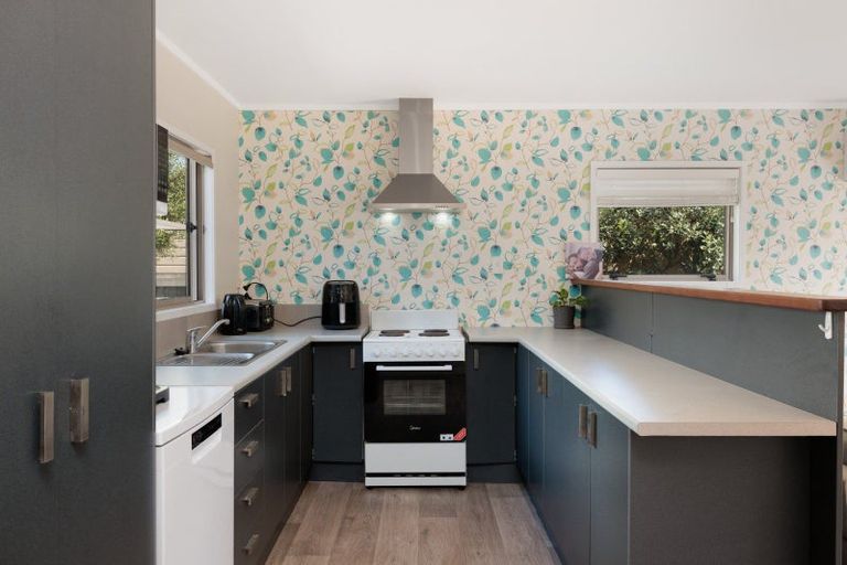 Photo of property in 128b Karewa Parade, Papamoa Beach, Papamoa, 3118