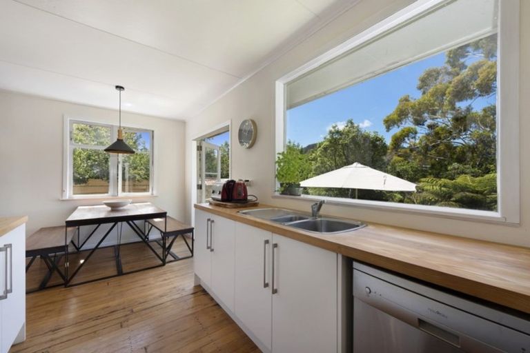 Photo of property in 11 Winchester Avenue, Pinehaven, Upper Hutt, 5019