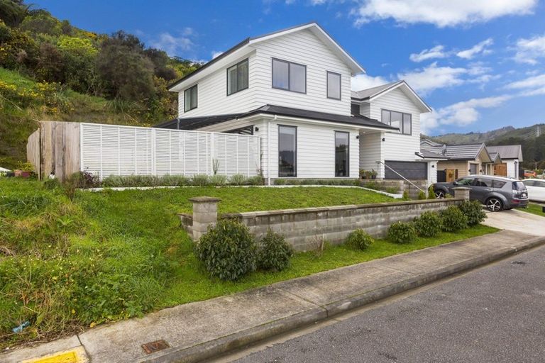 Photo of property in 125 Riverstone Drive, Riverstone Terraces, Upper Hutt, 5018
