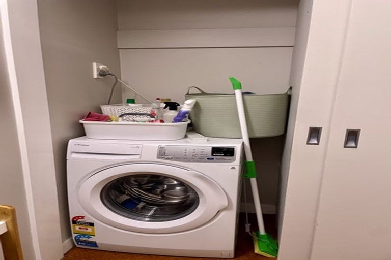 Photo of property in 10 Helen Street, Brooklyn, Wellington, 6021