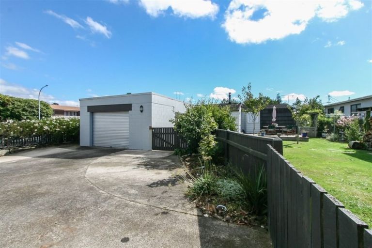 Photo of property in 27 Towai Street, Inglewood, 4330