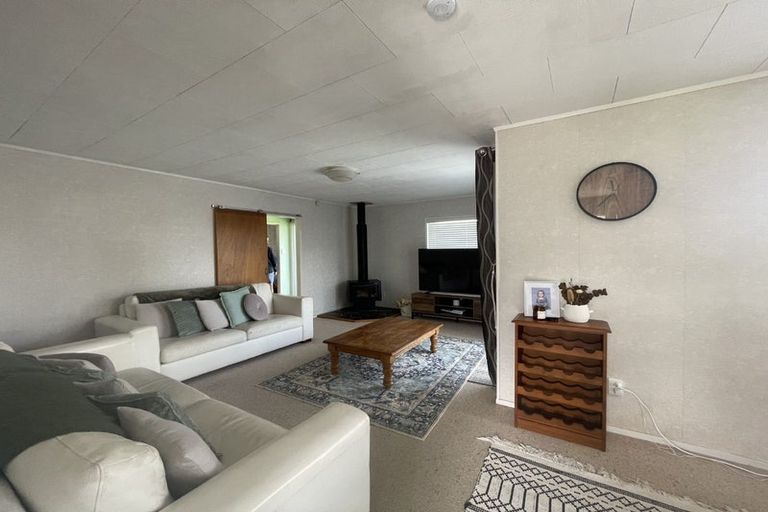 Photo of property in 8 Pahi Place, West Harbour, Auckland, 0618