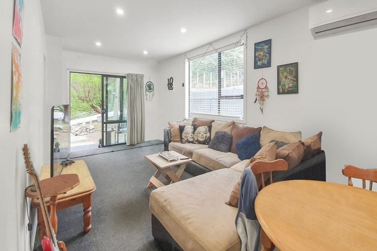 Photo of property in 38 Hawkhurst Road, Lyttelton, 8082