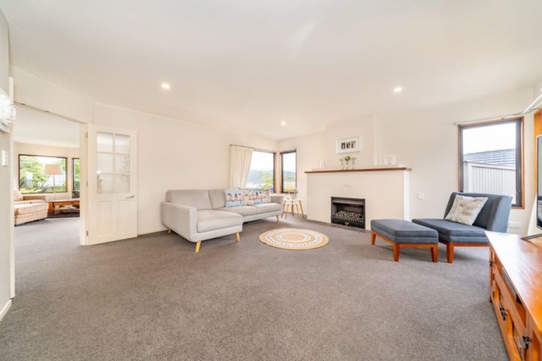 Photo of property in 3 Birkinshaw Grove, Riverstone Terraces, Upper Hutt, 5018