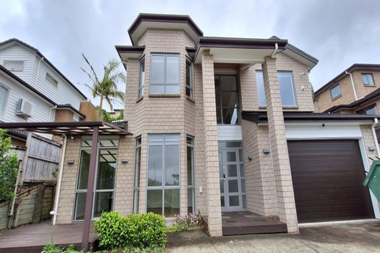 Photo of property in 8 Bintulu Place, Fairview Heights, Auckland, 0632