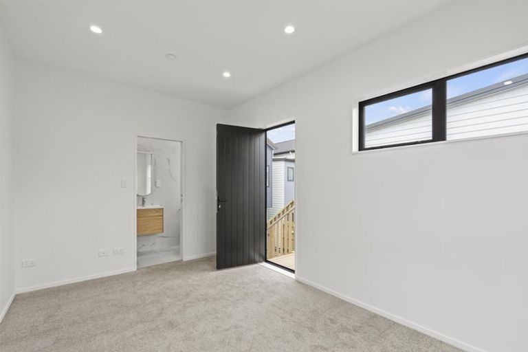 Photo of property in 32 Whare Kauri Road, Papakura, 2110